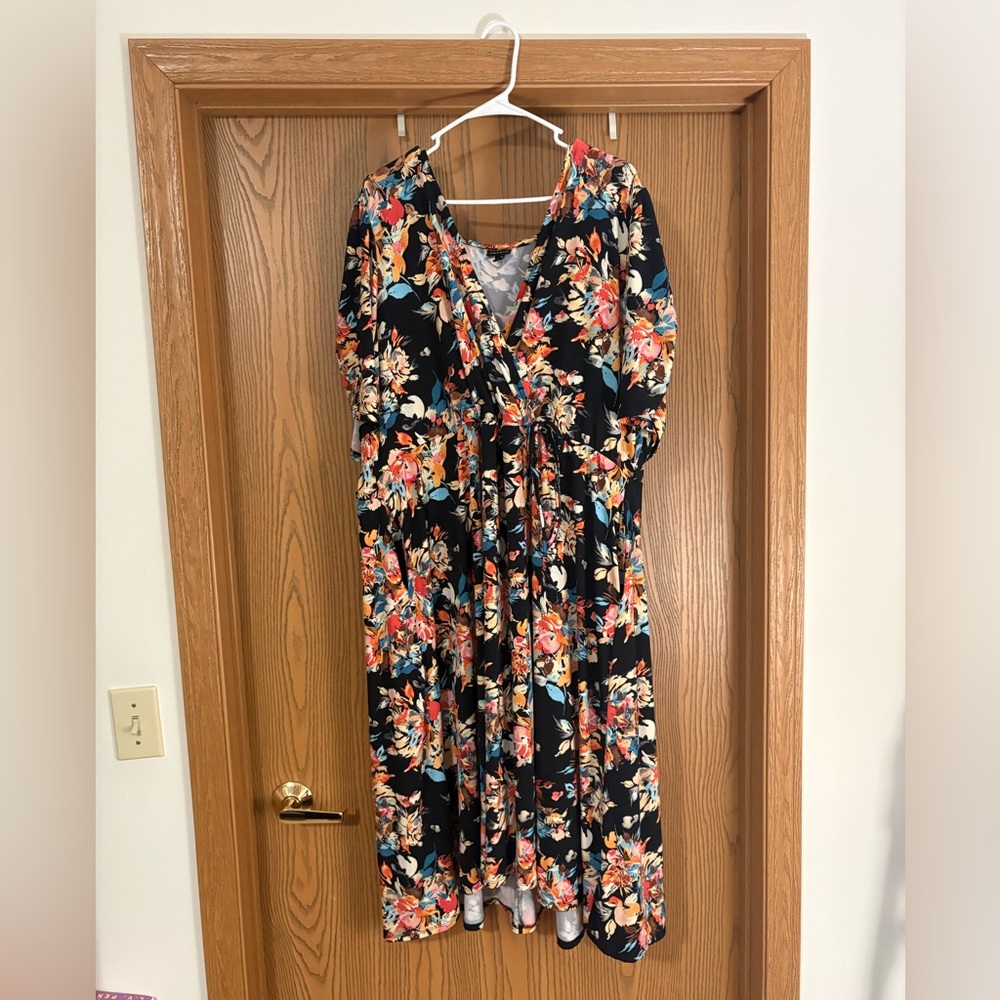 Plus-size Floral Midi Cinch-Sleeve Surplice Dress - Picture 4 of 8